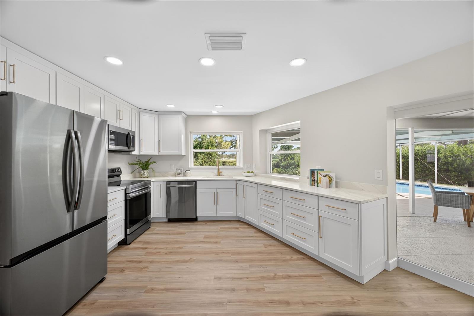 BELLEAIR ESTATES - Residential