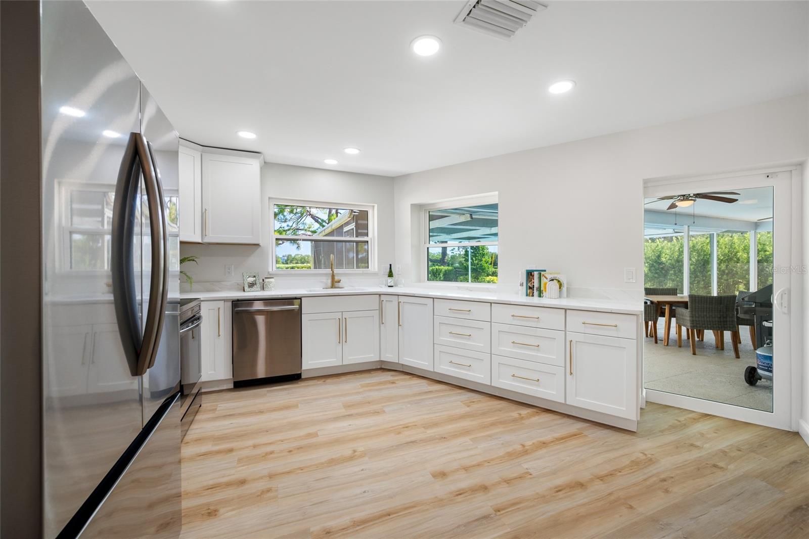 BELLEAIR ESTATES - Residential