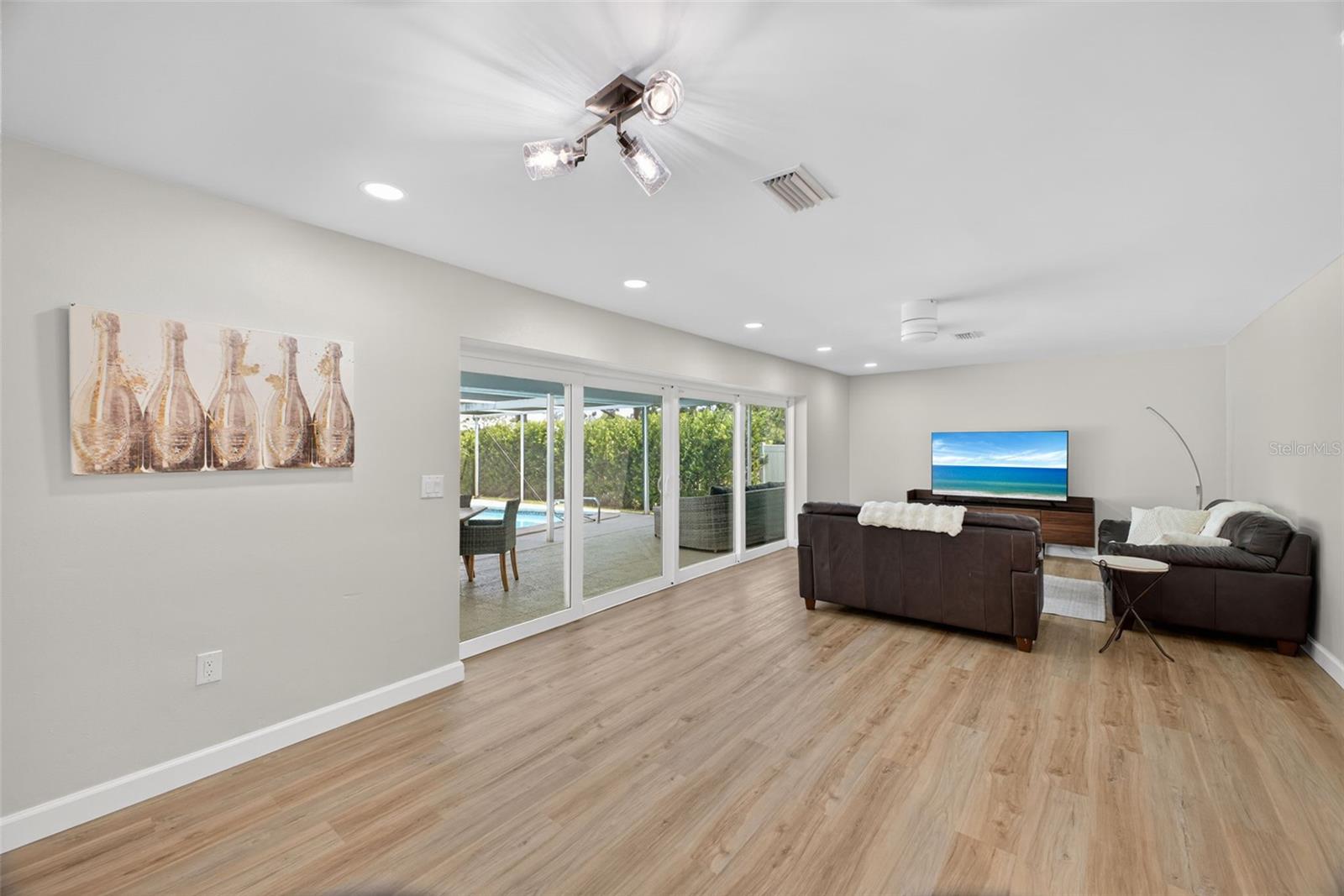 BELLEAIR ESTATES - Residential