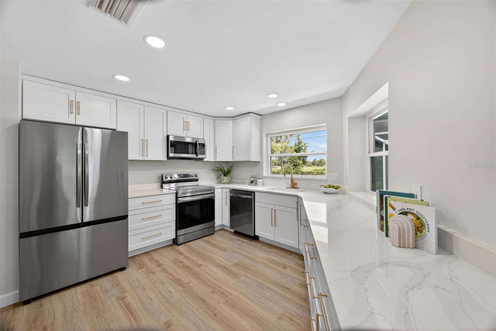 BELLEAIR ESTATES - Residential