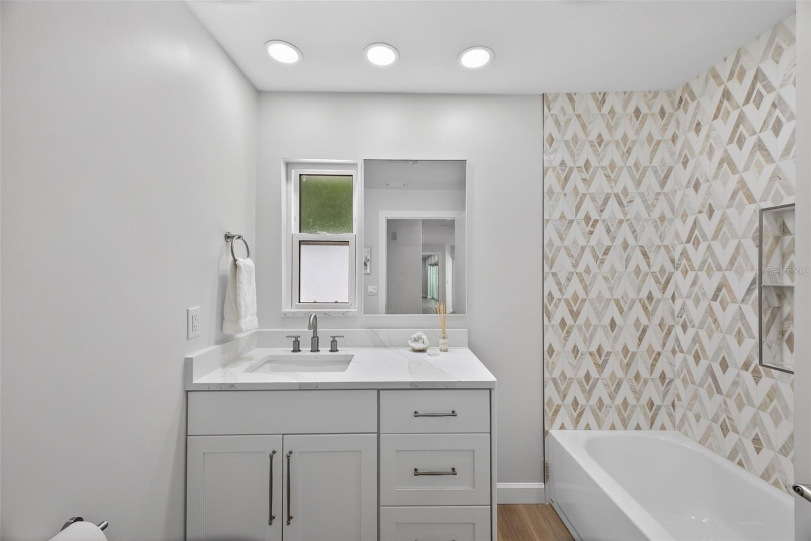 BELLEAIR ESTATES - Residential
