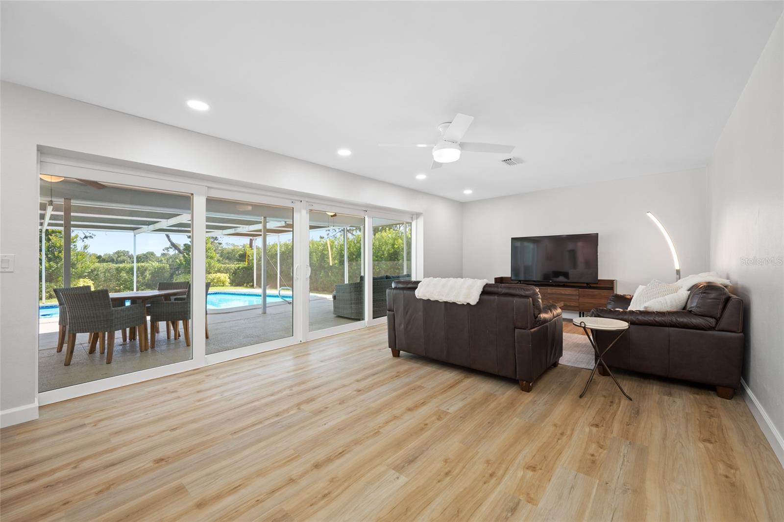 BELLEAIR ESTATES - Residential