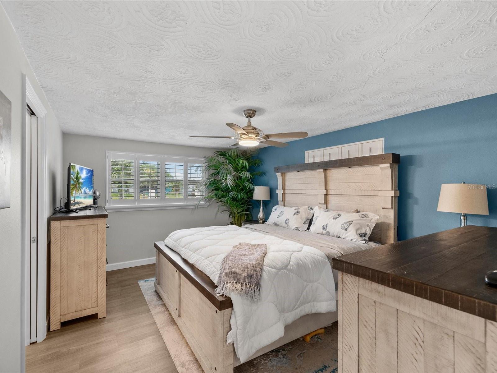 4911 POMPANO DRIVE