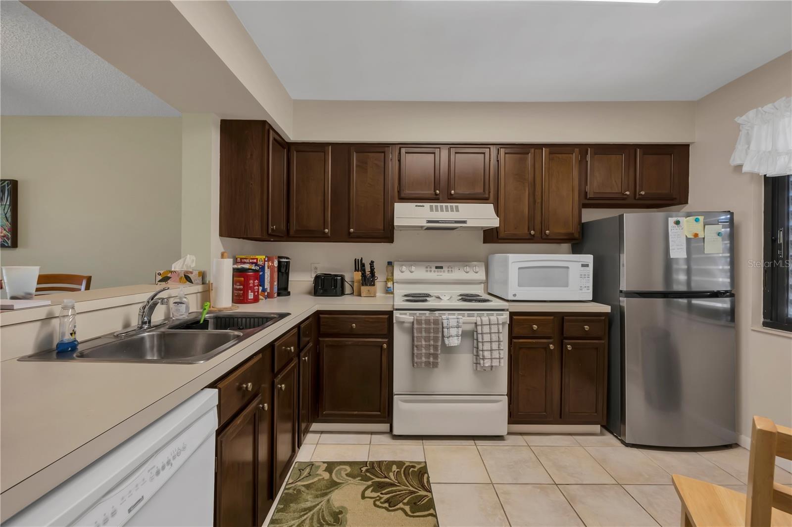 VILLAGE LAKE - Residential Lease