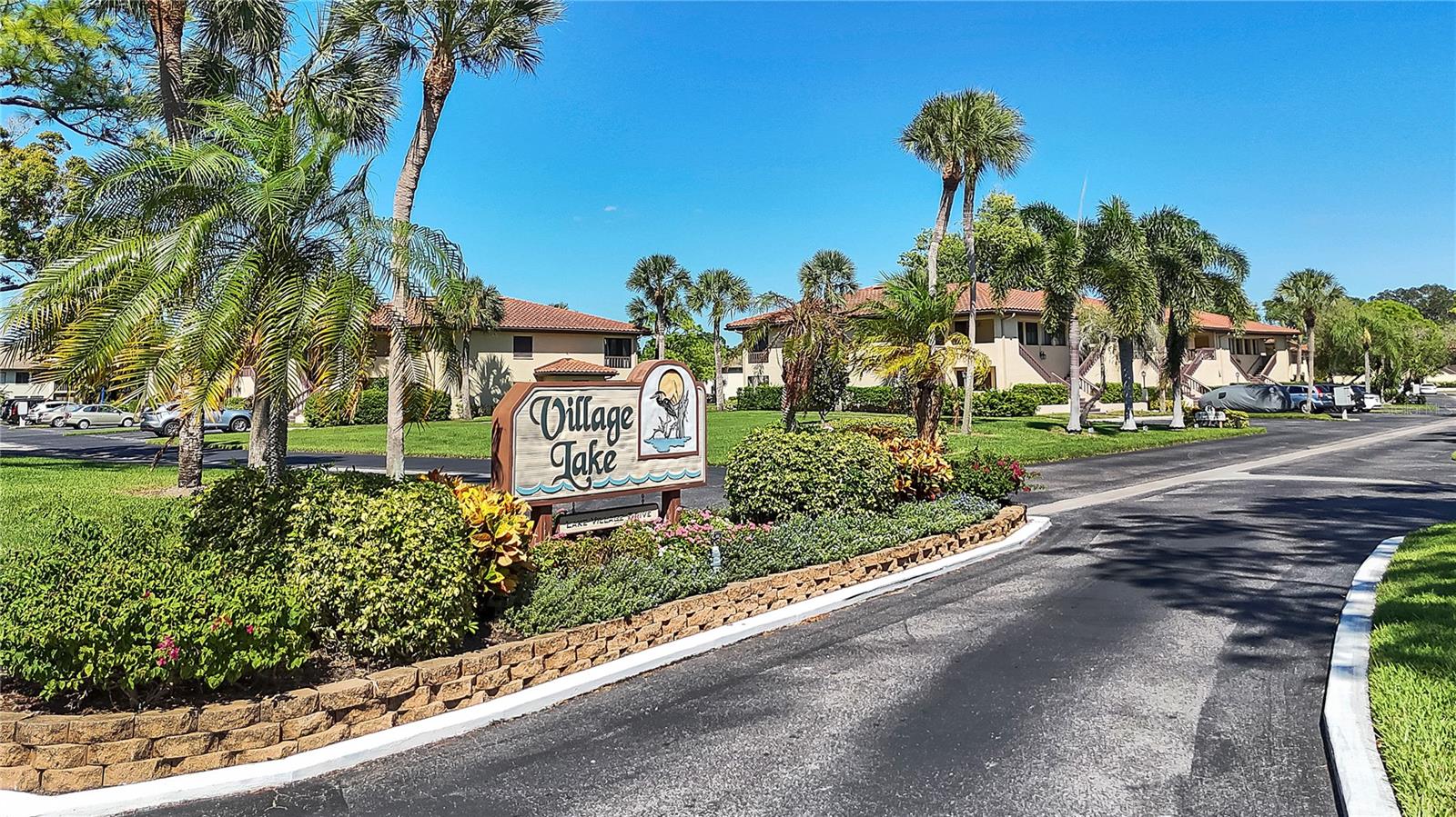 This Village Lake condo lies in the heart of The Meadows near Nathan Benderson Park. The Owner recently updated this charming condo!! It is tastefully decorated, turnkey furnished and has an abundance of natural lighting with a bright "look and feel." Sliding glass doors open to balcony. The view from the lanai facing North is very tranquil and serene of the small lake and waterfowl that inhabit it. Primary bedroom has king bed, ensuite bath, walk-in closet and sliders to balcony. Two fuill bathrooms, one with shower/tub and one with shower only for convenient walk-in showering. In-unit washer dryer. Assigned parking and ample guest parking.
Unit is currently leased through March 31,2025 and will be available for short term rental beginning April 1!!