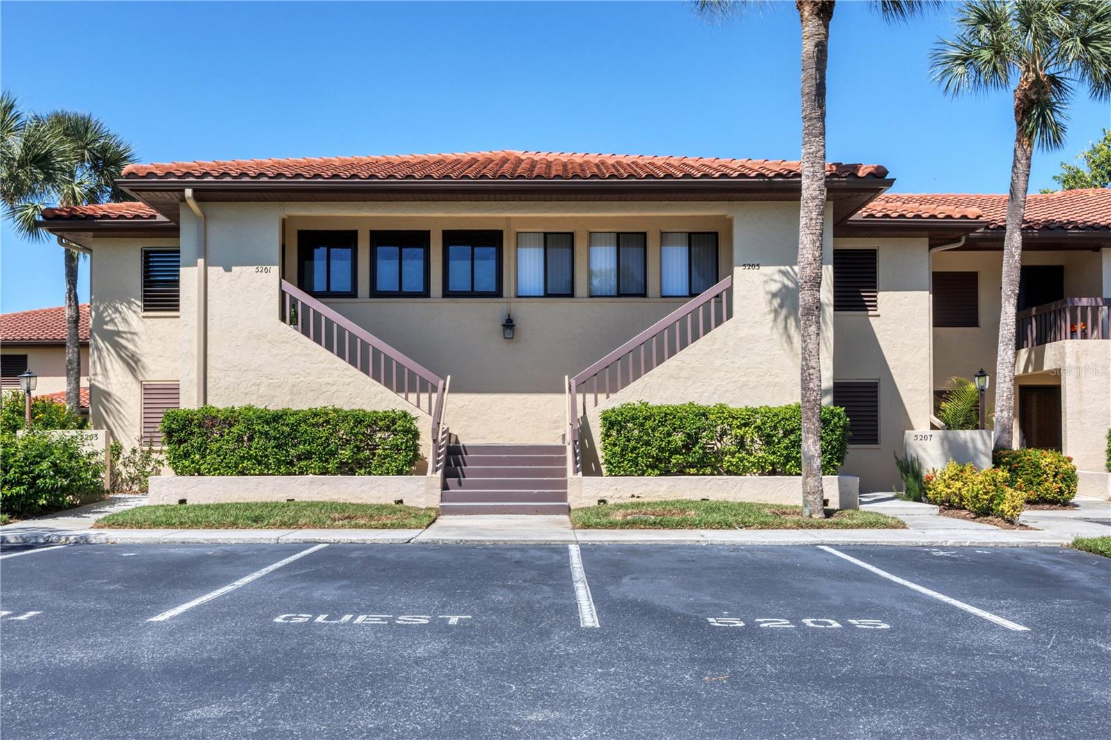 VILLAGE LAKE - Residential Lease