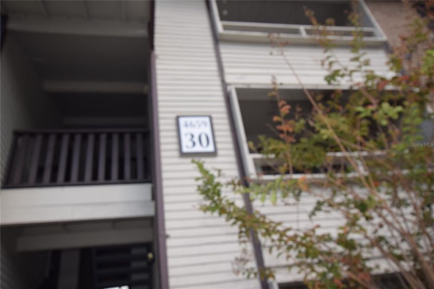 1 Bath Condo For Rent in Orlando, FL. This condo has a Range, Refrigerator, D/W, Disposal, Central Heat and A/C.