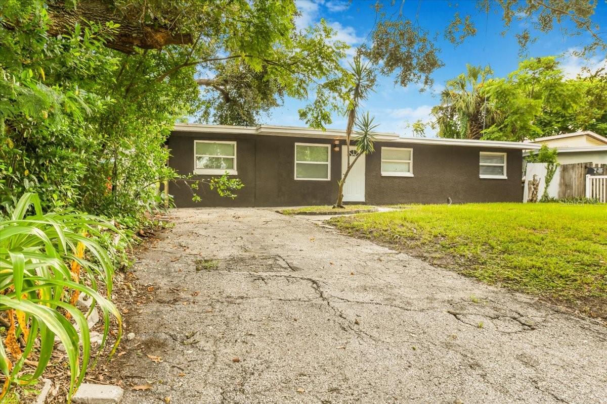 Can you picture waking up just minutes from Clearwater’s world-famous beaches and lush nature preserves? This beautifully updated 4-bedroom, 2-bathroom home offers the ultimate Florida lifestyle with a fully equipped kitchen, new HVAC systems, renovated flooring, and fresh paint inside and out—all move-in ready!
Step outside and you're only a short drive from Moccasin Lake Nature Park, a breathtaking 51-acre preserve featuring scenic trails, a butterfly garden, and a birds-of-prey sanctuary—perfect for nature lovers and weekend explorers. Craving ocean vibes? Head to Clearwater Beach, where you’ll enjoy powder-soft sand, crystal-clear Gulf waters, family-friendly fun, and the unforgettable sunsets at Pier 60.
This is more than a home—it’s a lifestyle upgrade. Don’t just imagine it—make it yours. Schedule your private tour today!