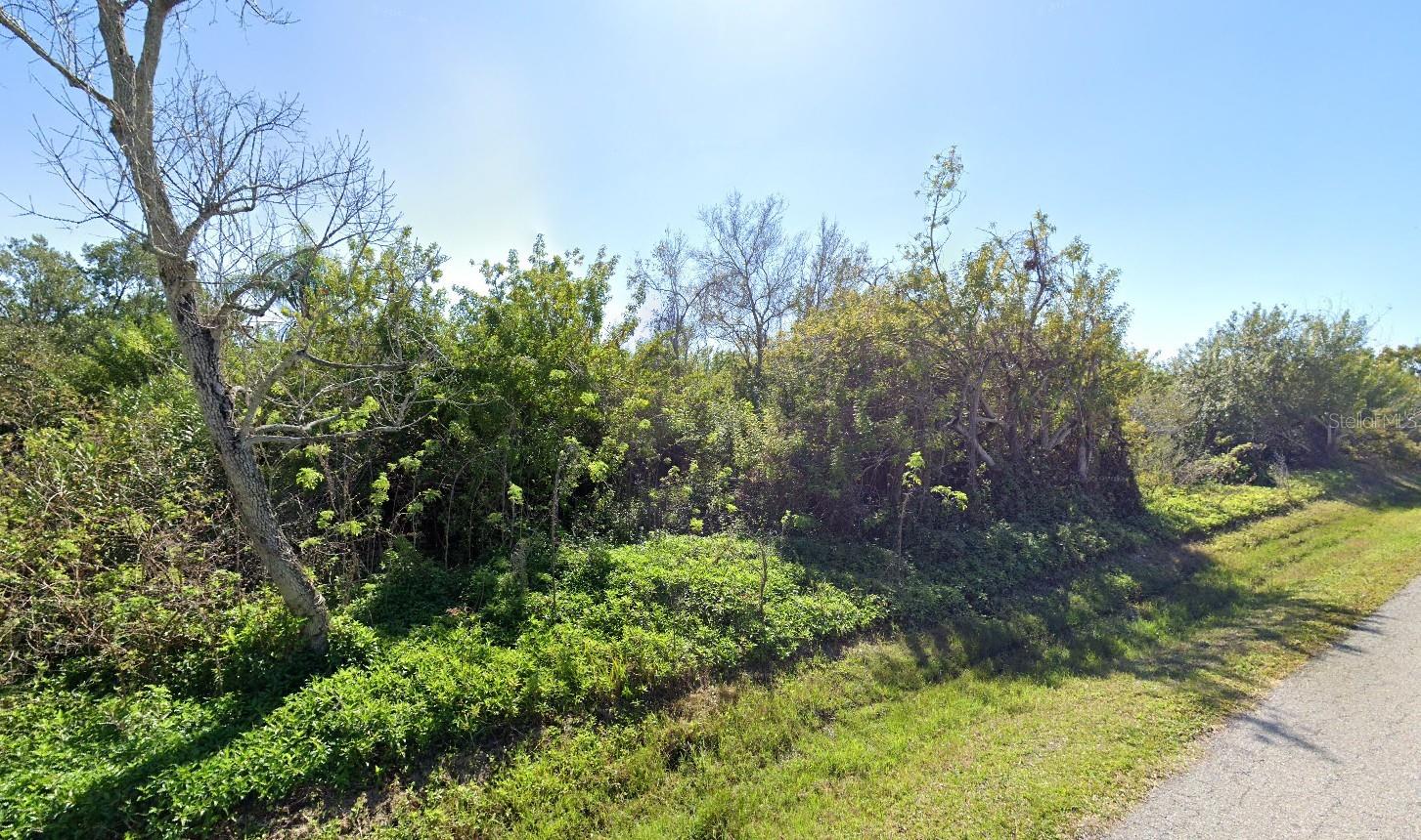 YACHT CLUB ESTATES - Land
