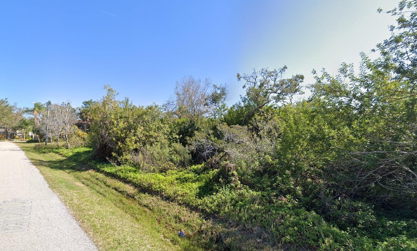 YACHT CLUB ESTATES - Land
