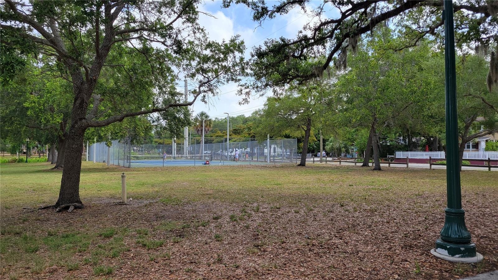 BROADWAY PROMENADE - Residential Lease