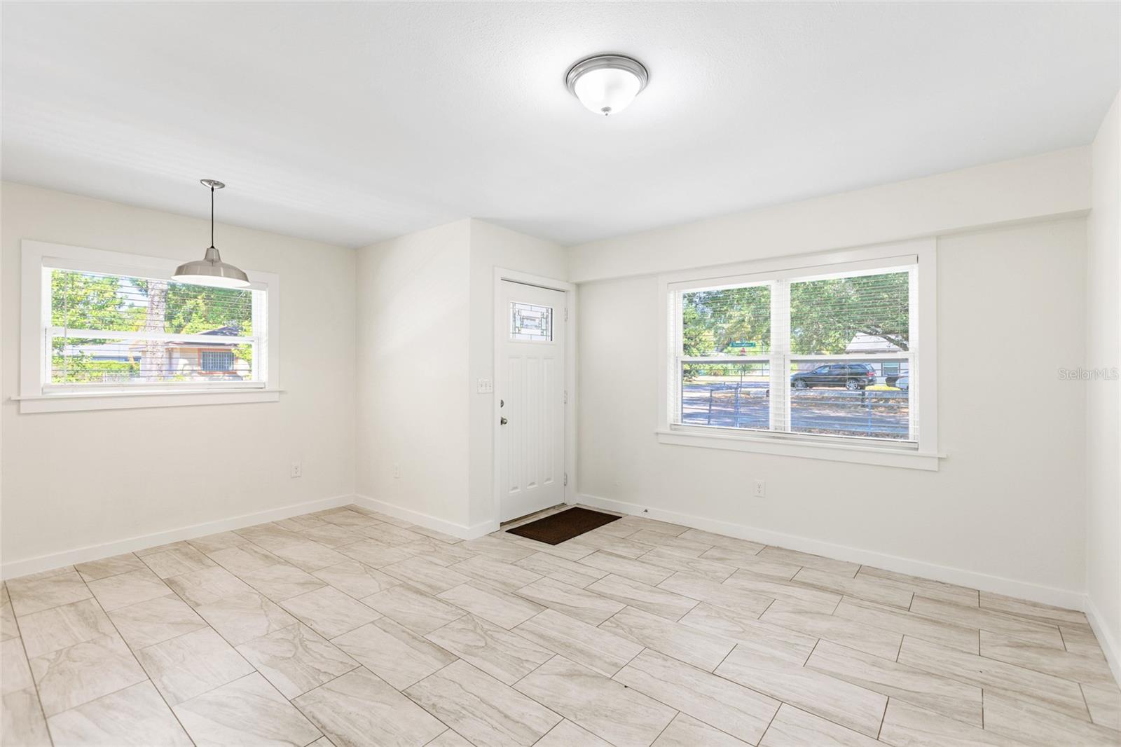 1901 E SHADOWLAWN AVENUE