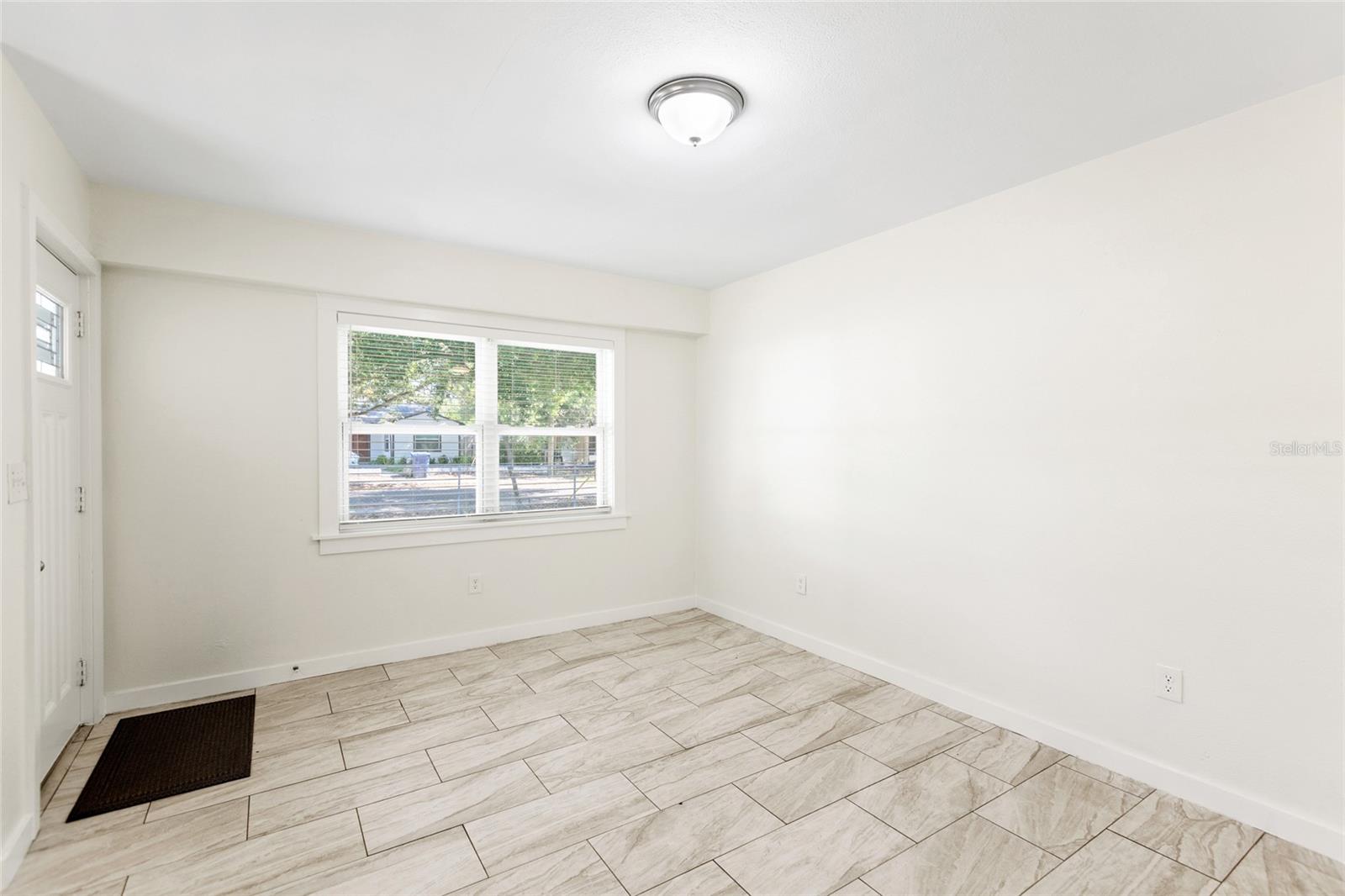 1901 E SHADOWLAWN AVENUE