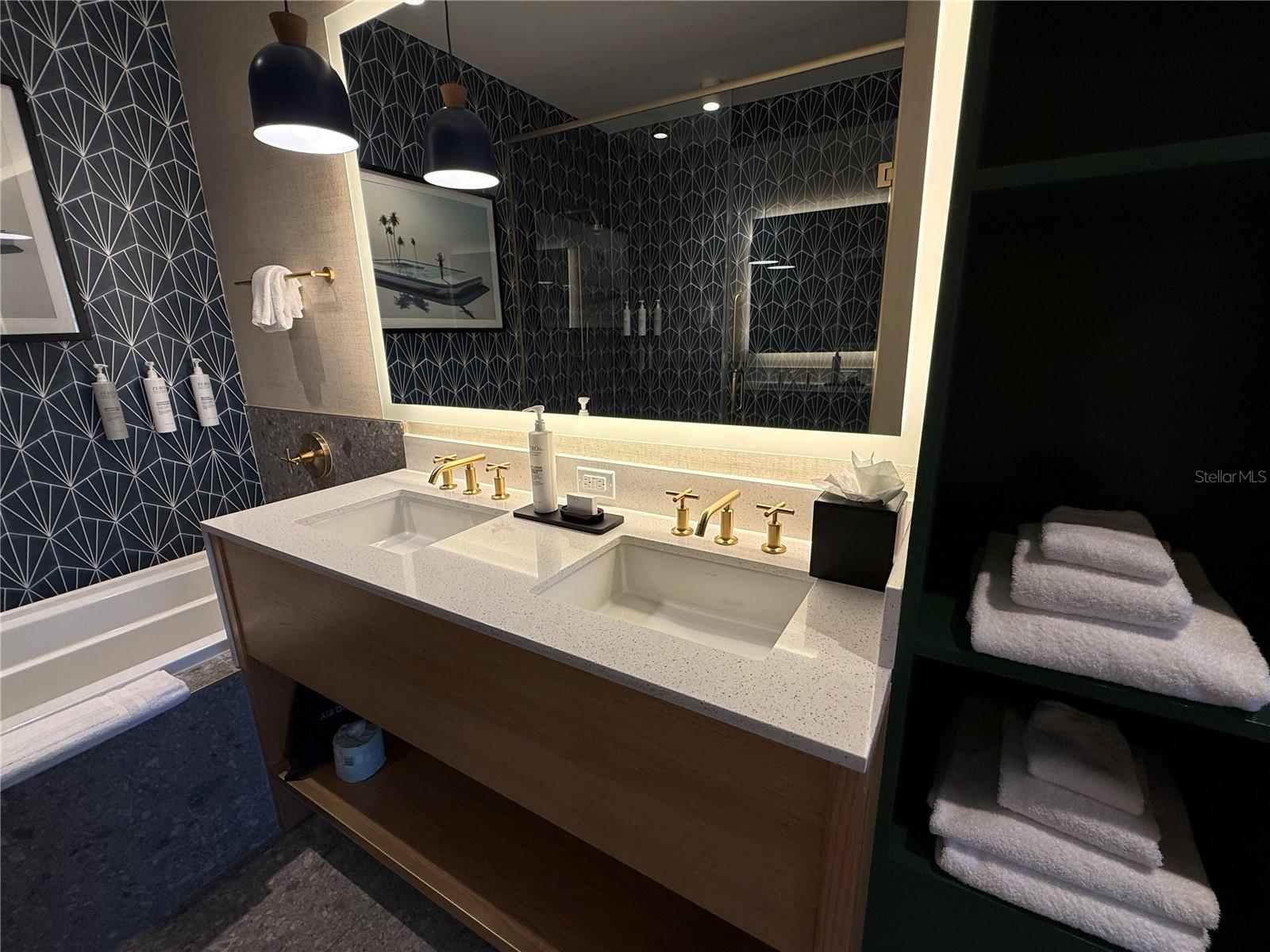 SUNSET WALK HOTEL CONDO PH 1 - Residential