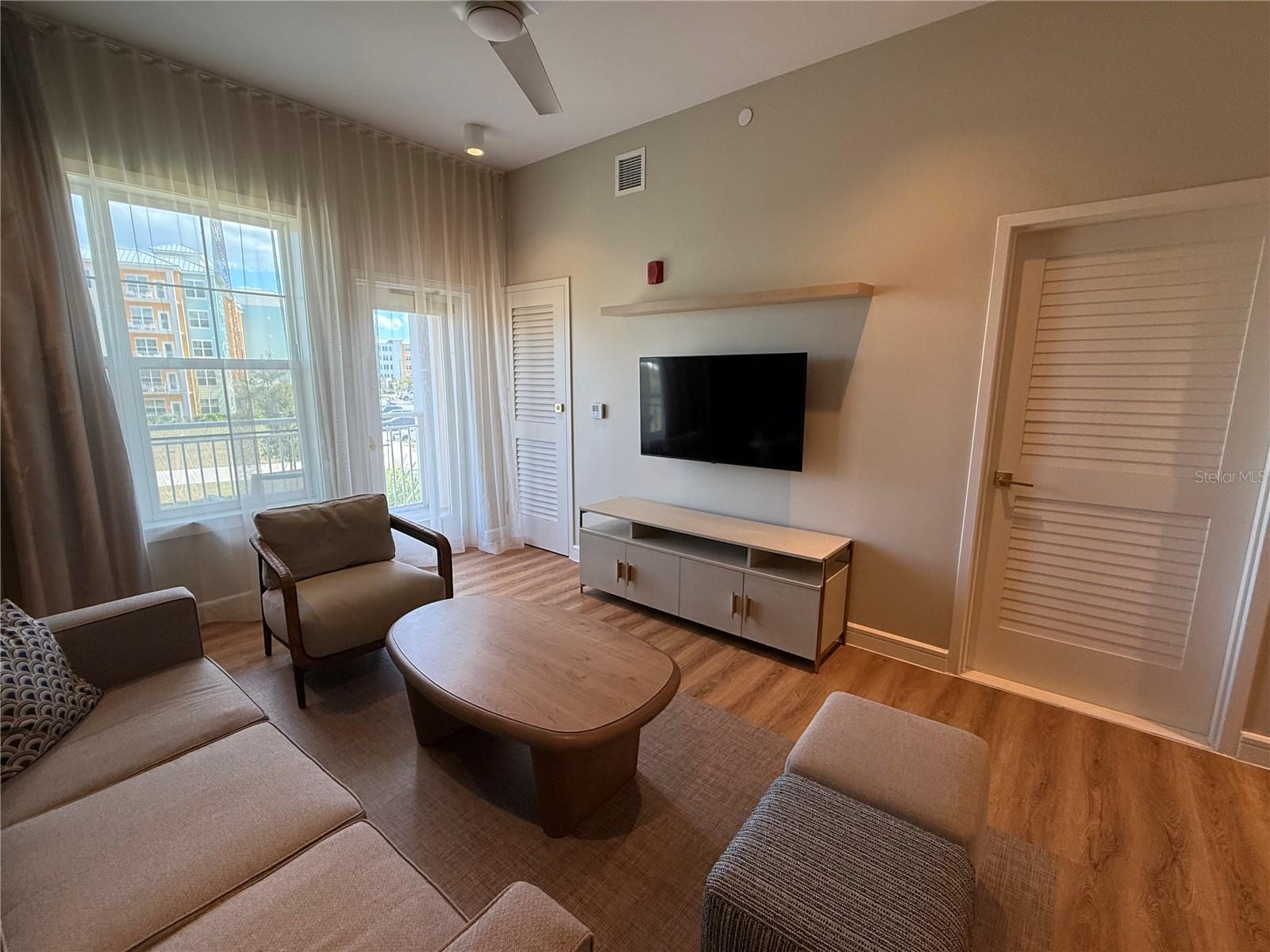 SUNSET WALK HOTEL CONDO PH 1 - Residential