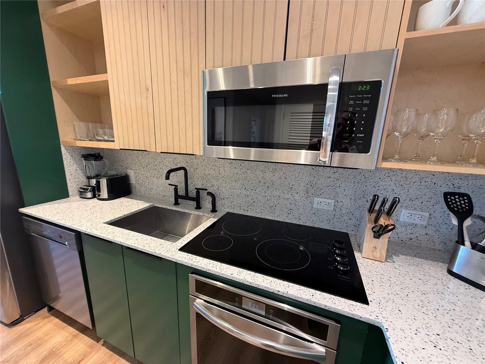 SUNSET WALK HOTEL CONDO PH 1 - Residential