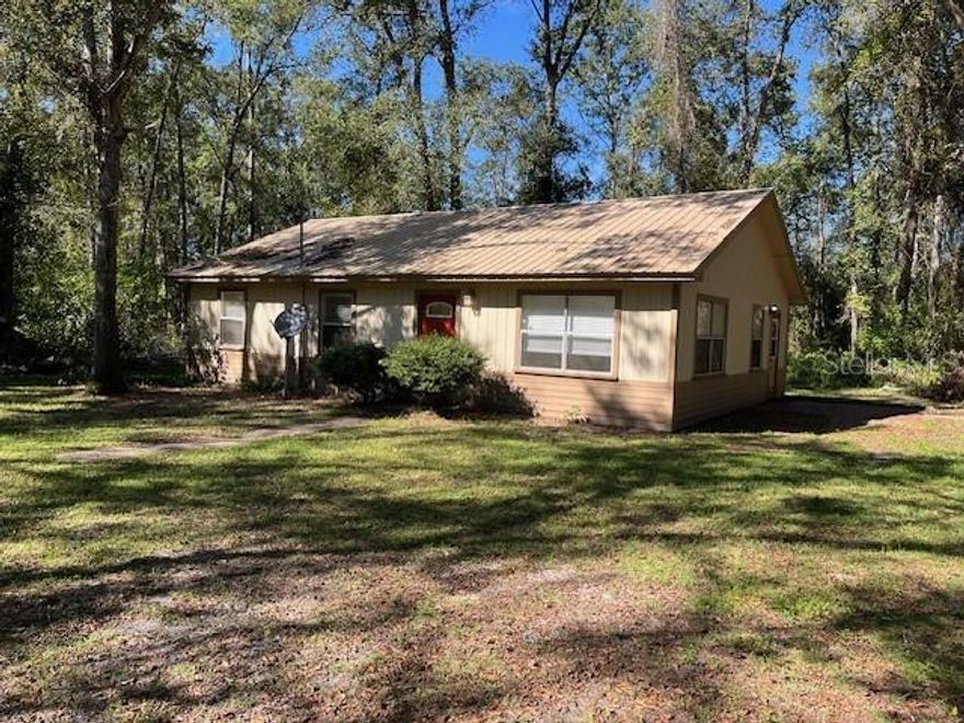 Nice 3 bedroom 2 bath home, double sink in master bathroom. Laundry room inside off Kitchen area. Tile floors through out.