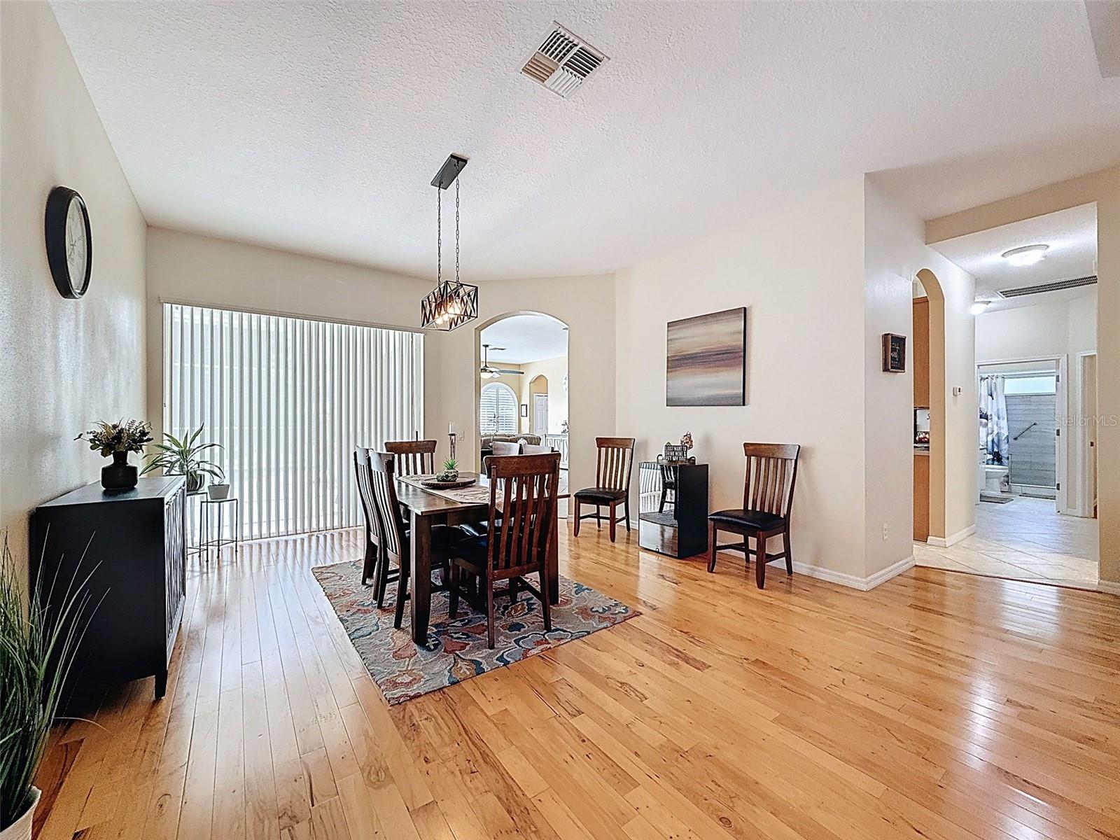 1673 OAK PARK COURT