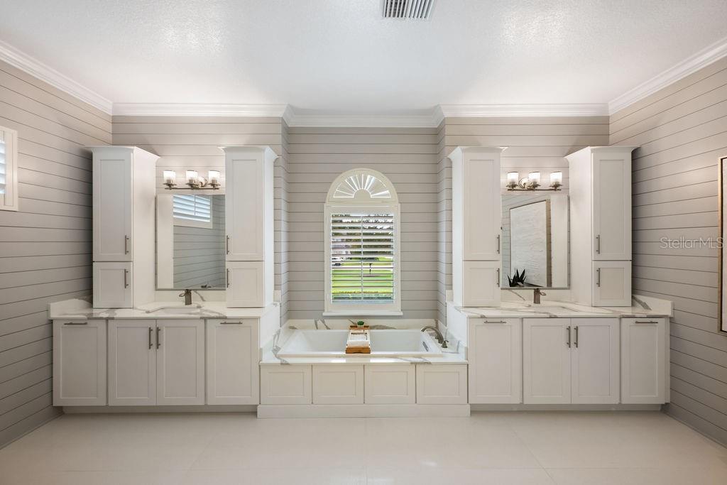 MANCHESTER OAKS - Residential