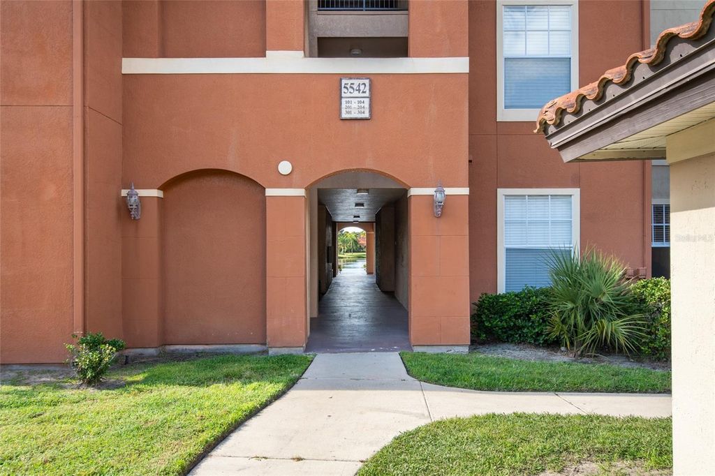 Photo of 5542 Metrowest Boulevard #10, Orlando, FL 32811 (MLS # O6354124)