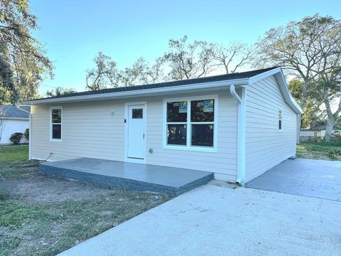 A home in PALM HARBOR