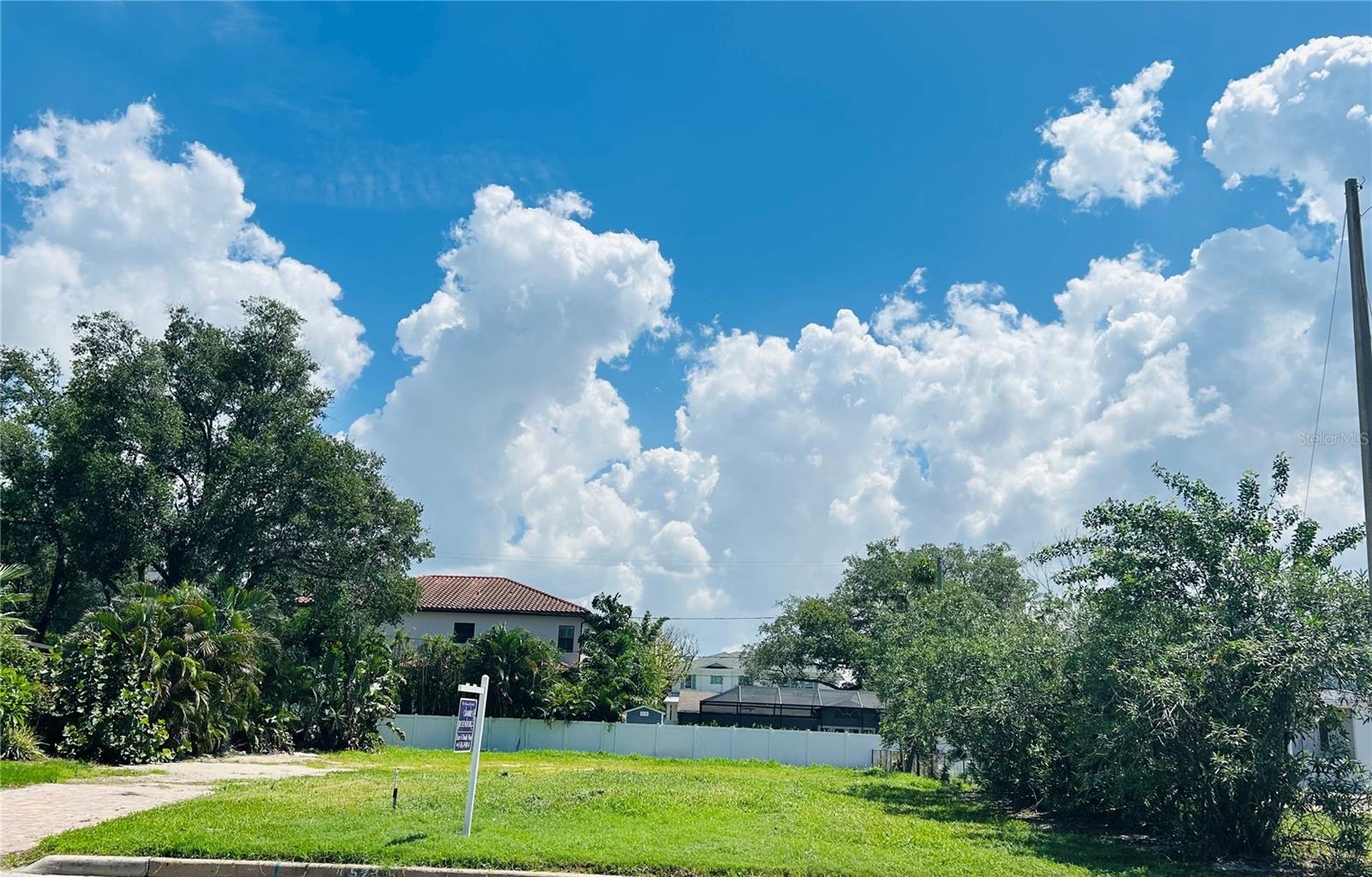 523 W DAVIS BOULEVARD