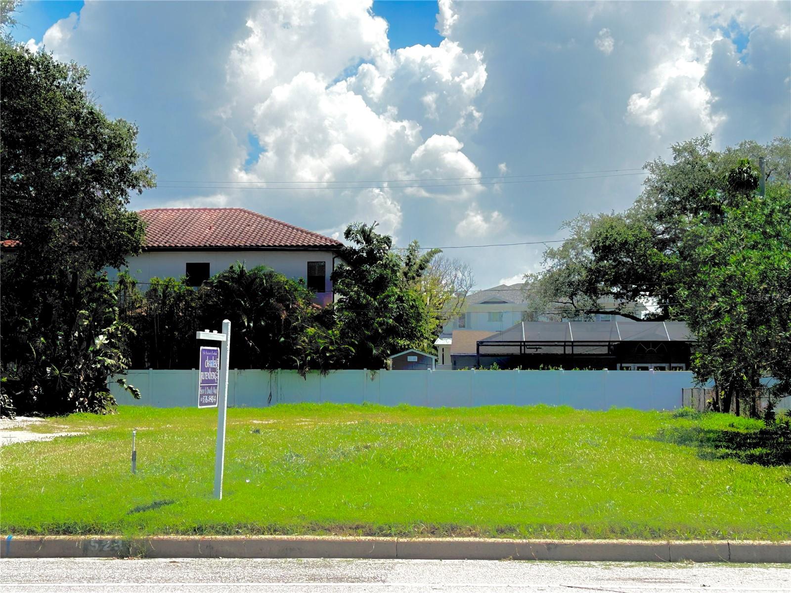 523 W DAVIS BOULEVARD