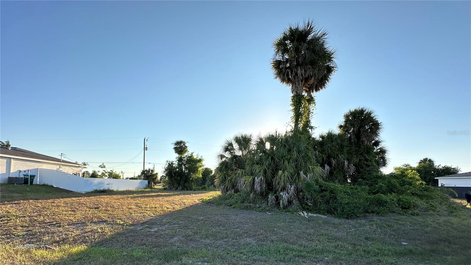 CAPE CORAL - Land
