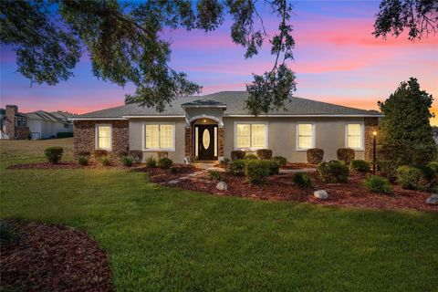 A home in LADY LAKE