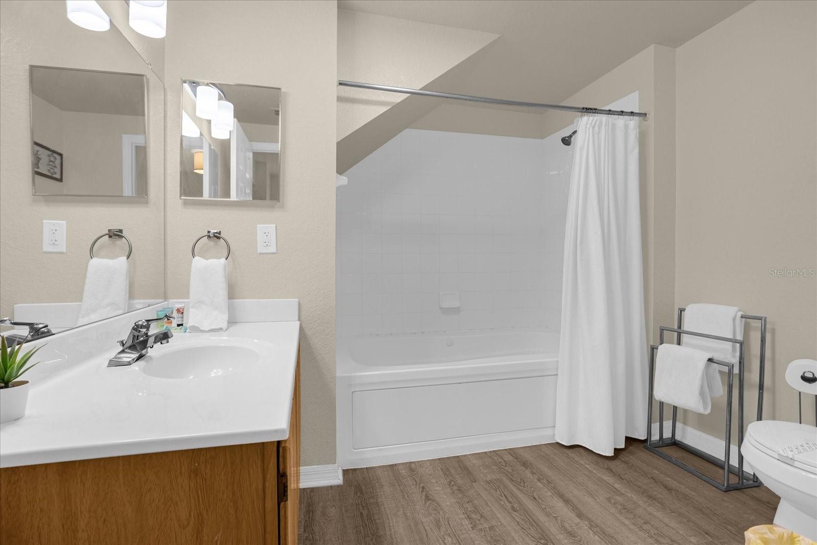 VENETIAN BAY VILLAGE CONDO PH 1 - Residential