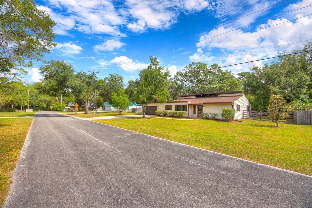 Photo of 202 Sandspur Lane, Deland, FL 32724 (MLS # V4949020)
