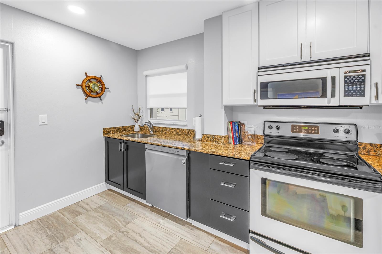 SIENA DOWNTOWN CONDOMINIUM - Residential