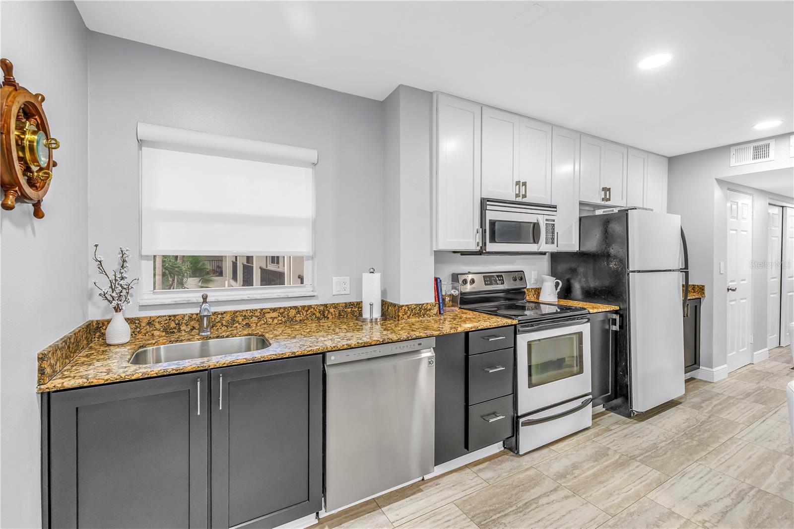 SIENA DOWNTOWN CONDOMINIUM - Residential