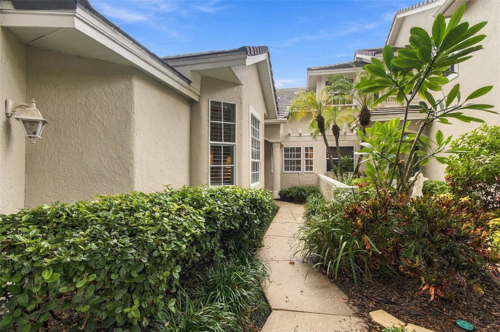 435 DATE PALM COURT NE