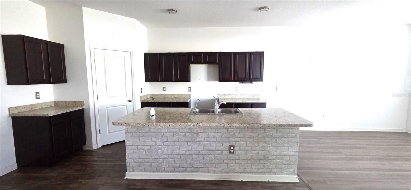 RESERVE/HLND MDWS - Residential