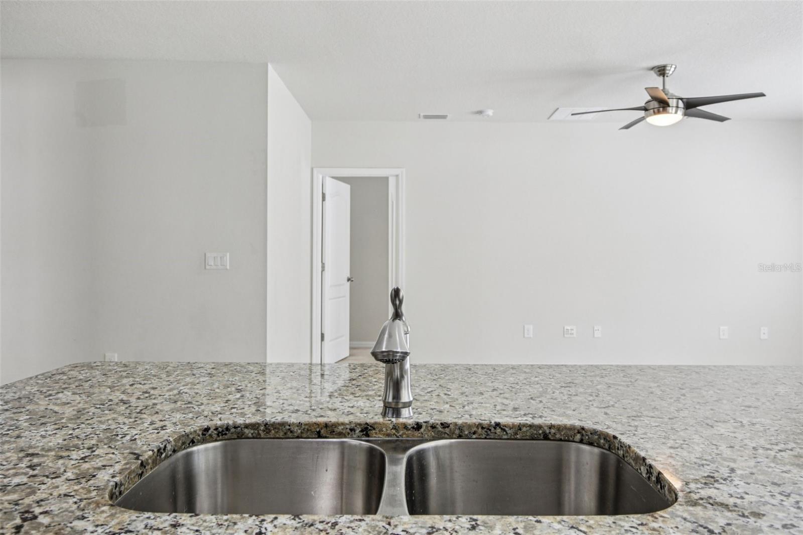 CARRIAGE PTE SOUTH PH 2C 2 - Residential Lease