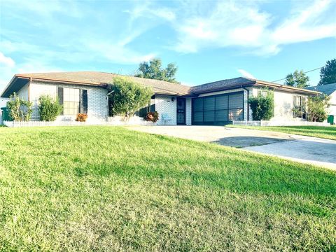 Photo of 1891 Fortune Court, Deltona, FL 32725 (MLS # S5146255)