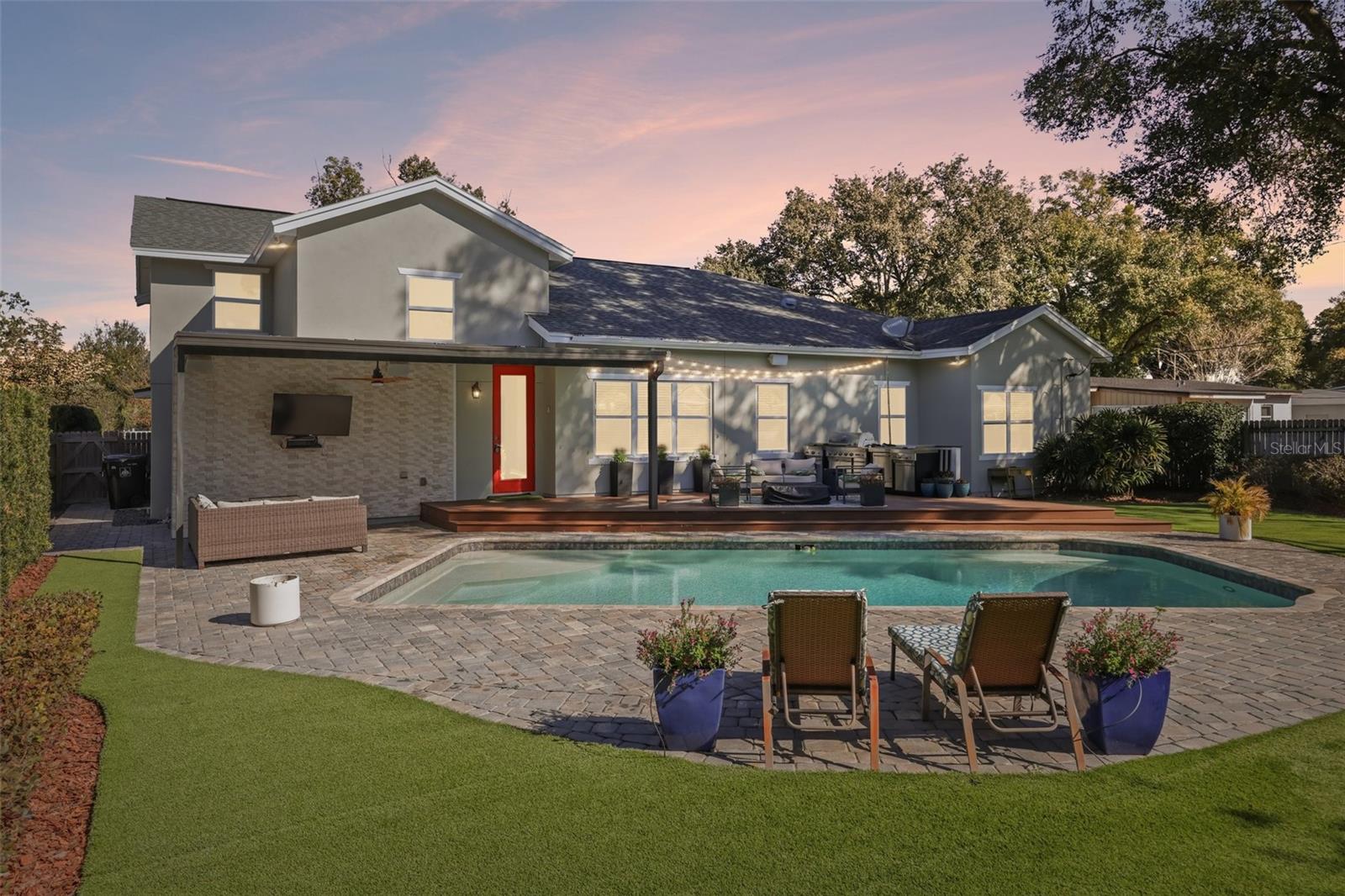 2924 HUNTINGTON STREET