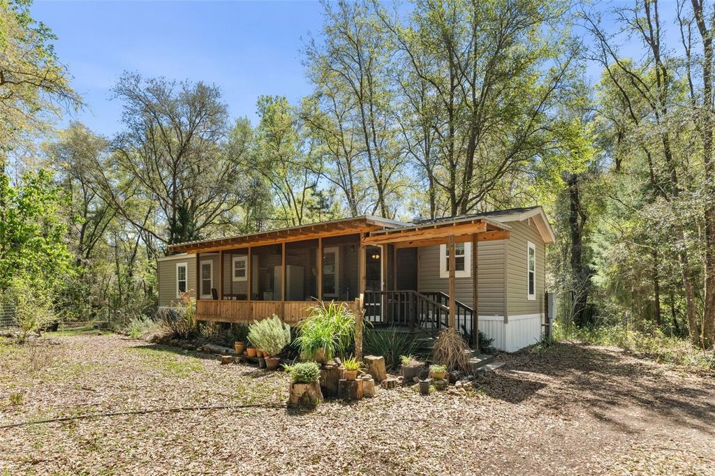 Photo of 14977 SE County Road 2082, Hawthorne, FL 32640 (MLS # GC538549)