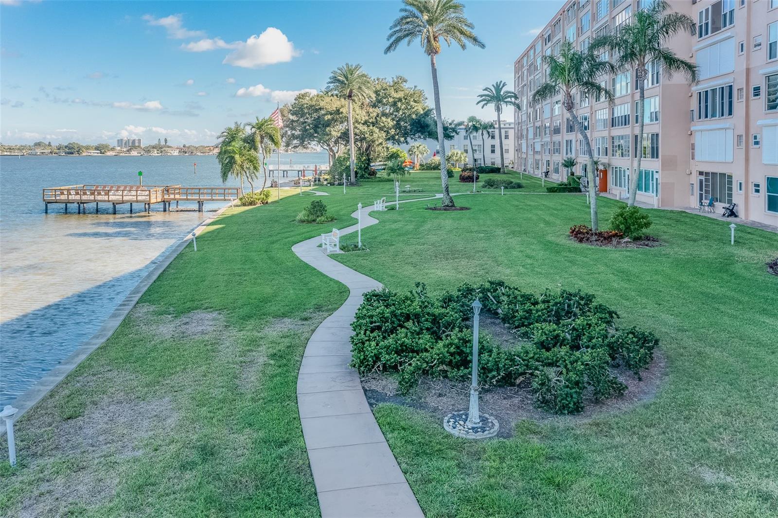 SHORE CREST BLDG - Residential