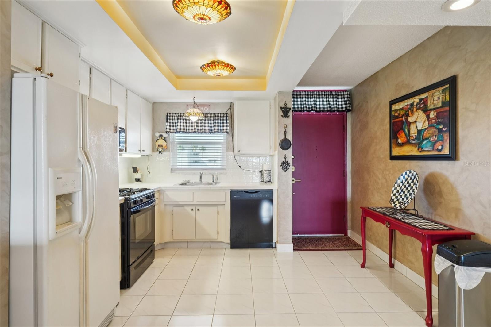 SHORE CREST BLDG - Residential