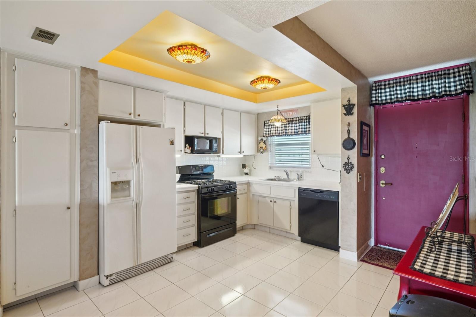 SHORE CREST BLDG - Residential