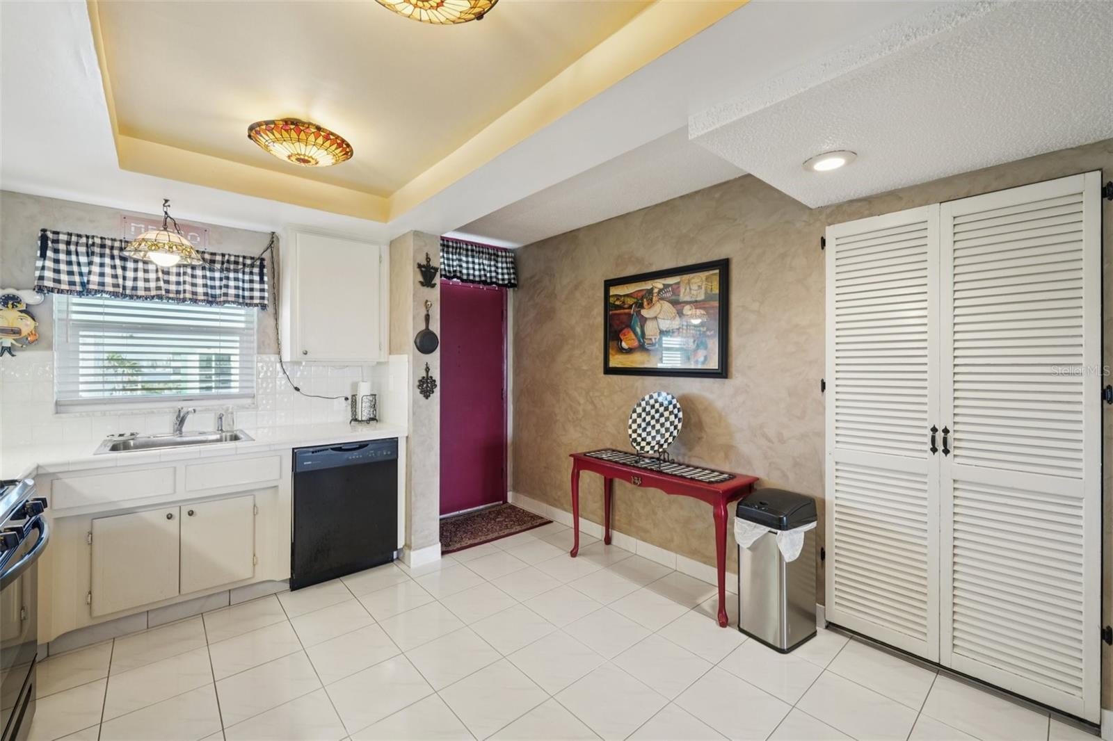 SHORE CREST BLDG - Residential