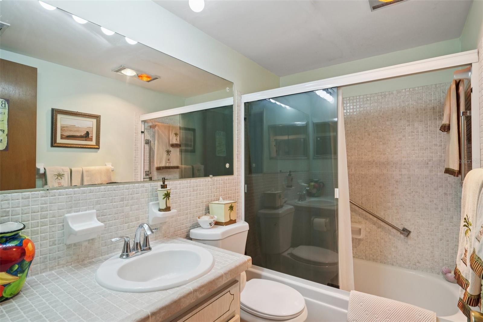 SHORE CREST BLDG - Residential