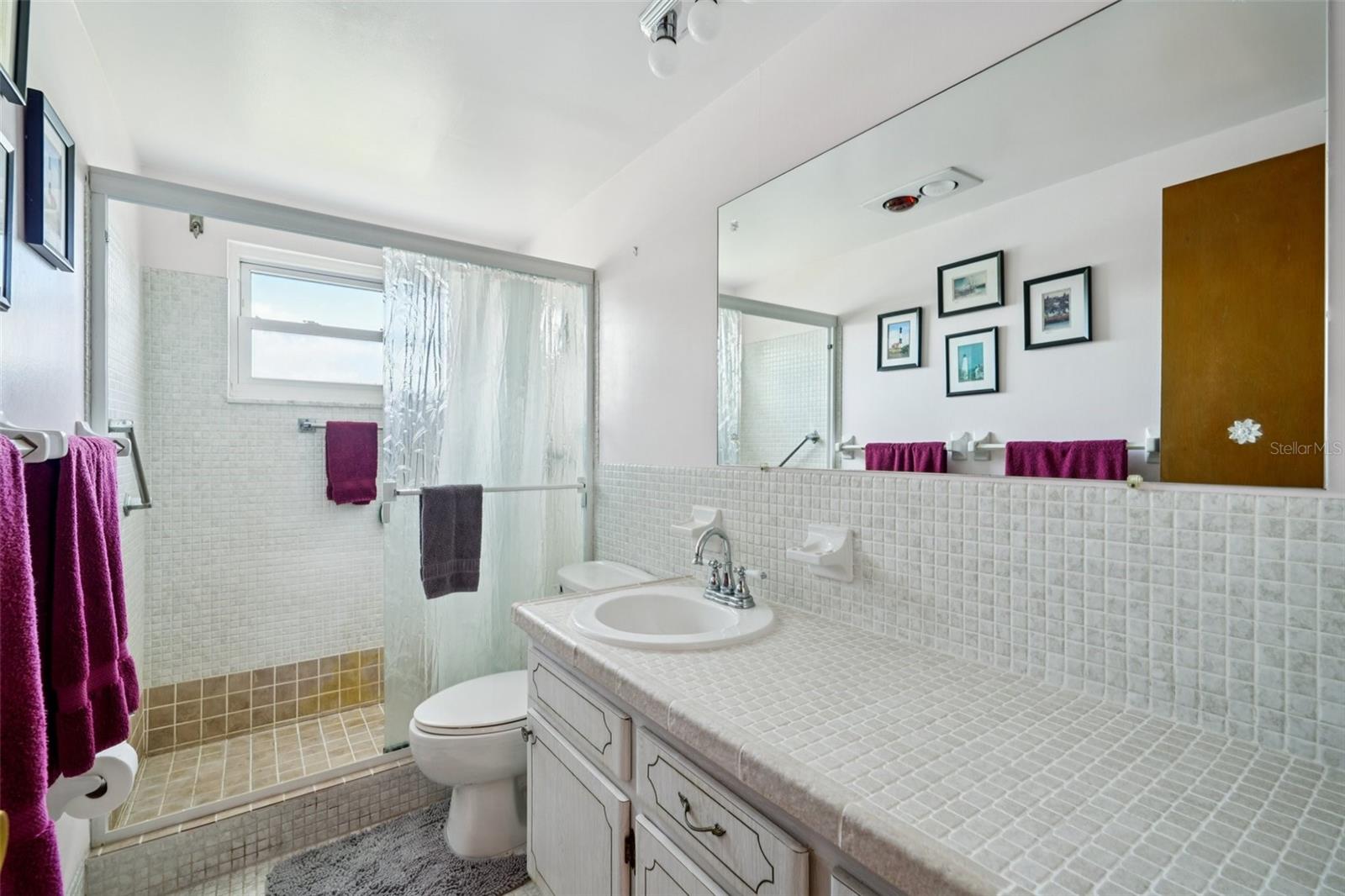 SHORE CREST BLDG - Residential