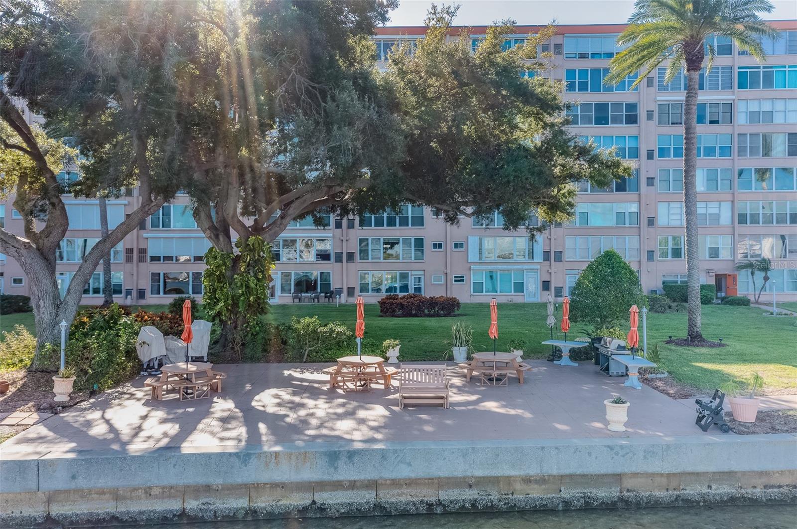 SHORE CREST BLDG - Residential