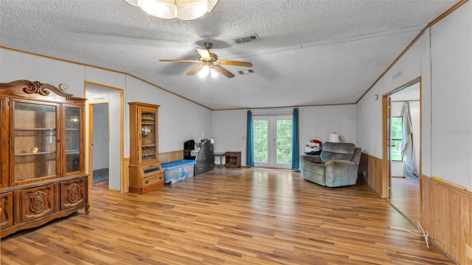 COUNTRY KNOLL - Residential