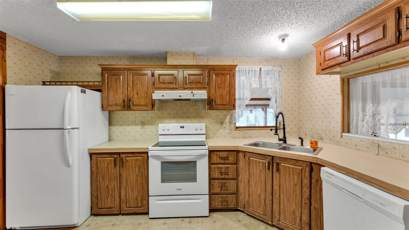 COUNTRY KNOLL - Residential