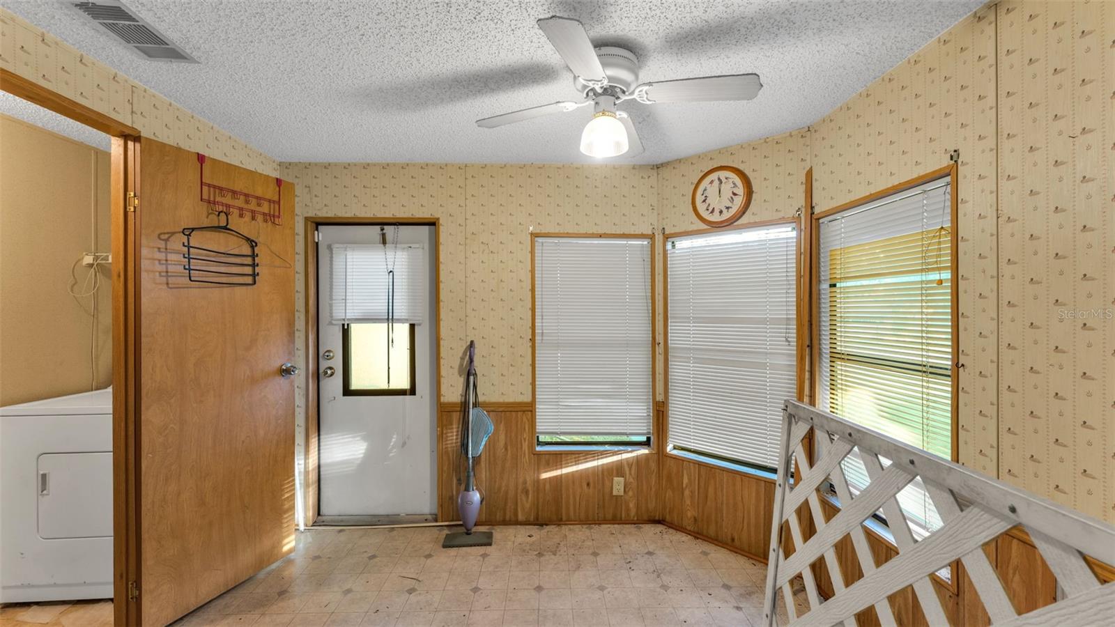 COUNTRY KNOLL - Residential