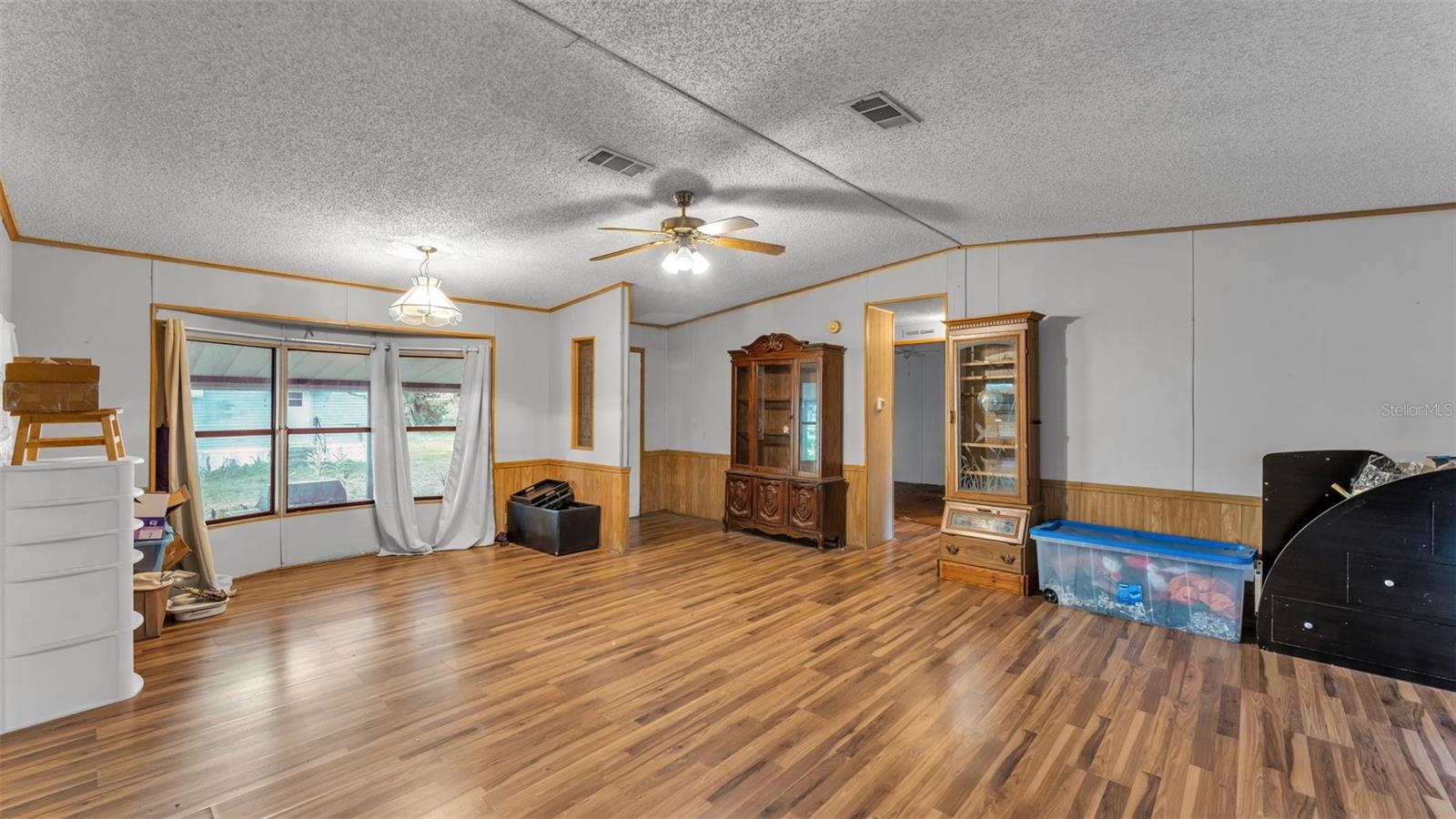 COUNTRY KNOLL - Residential